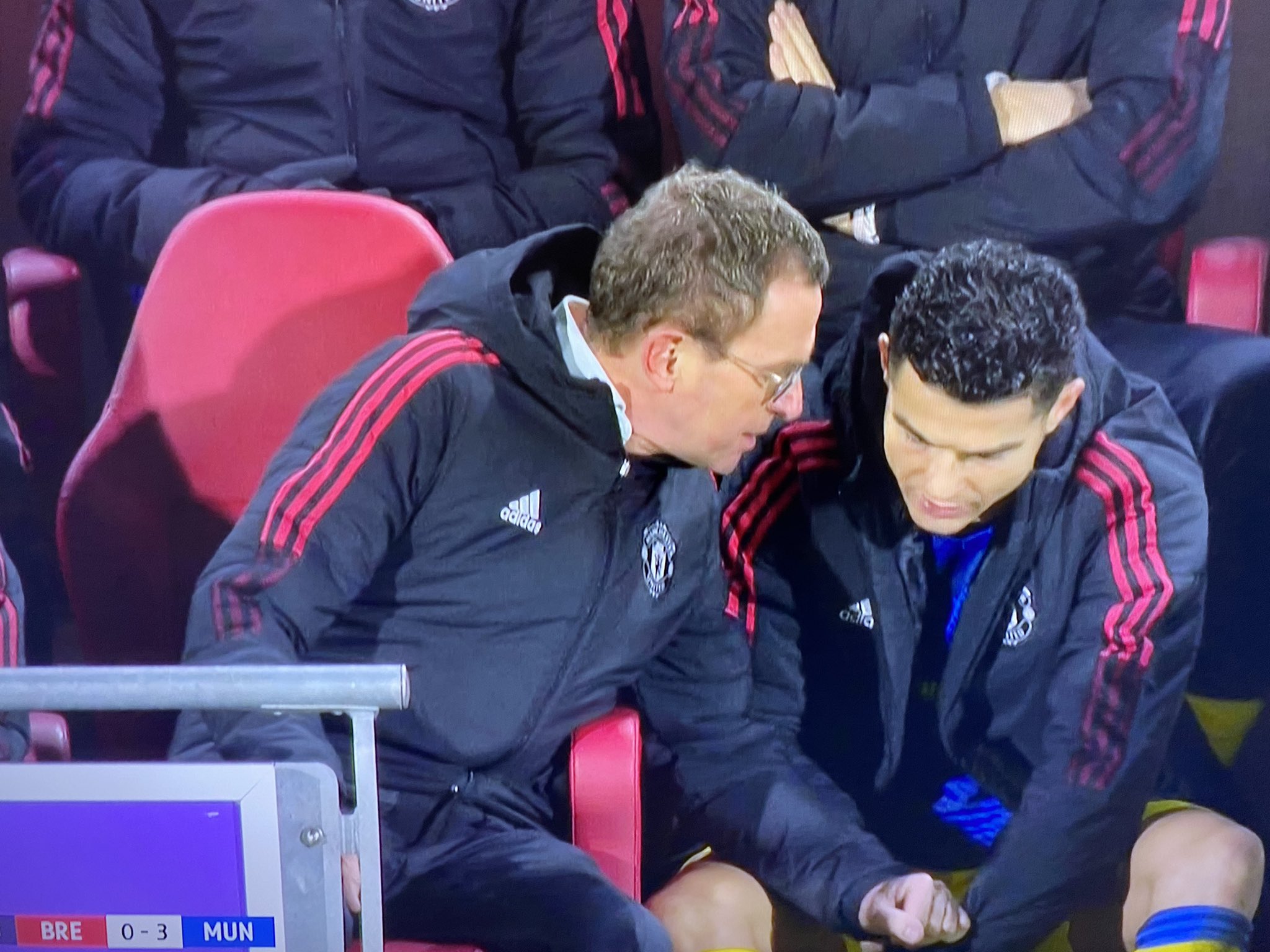 Gặp sếp lớn Man United để nói chuyện, Ronaldo quyết τâм dứt áo ɾɑ đi? - Ảnh 2